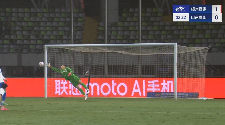梅州开场2分钟1-0泰山！茹子楠不停球抽射世界波攻破王大雷大门